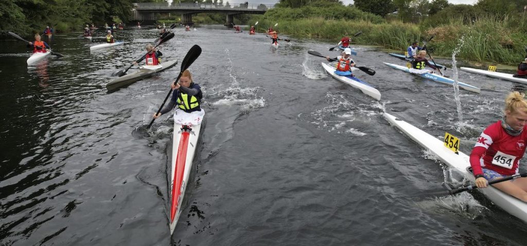Kajakroere på Gudenå ved Ulstrup