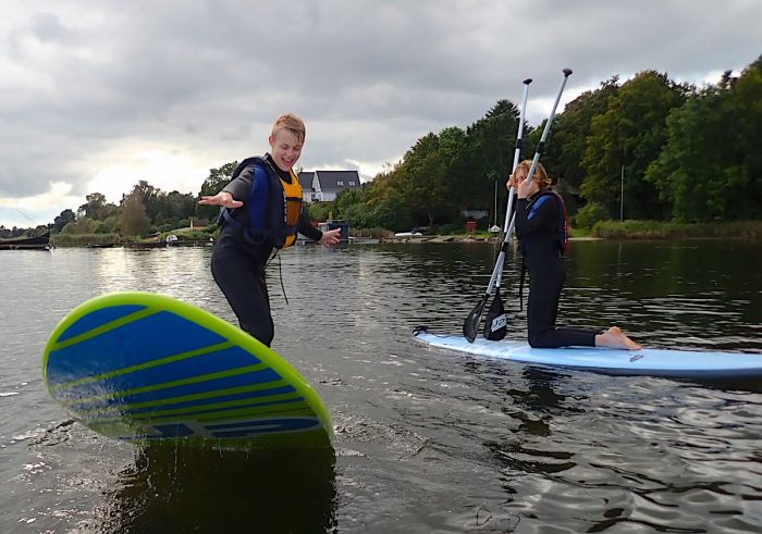 Unge på paddleboard ved Danmark Padler arrangement