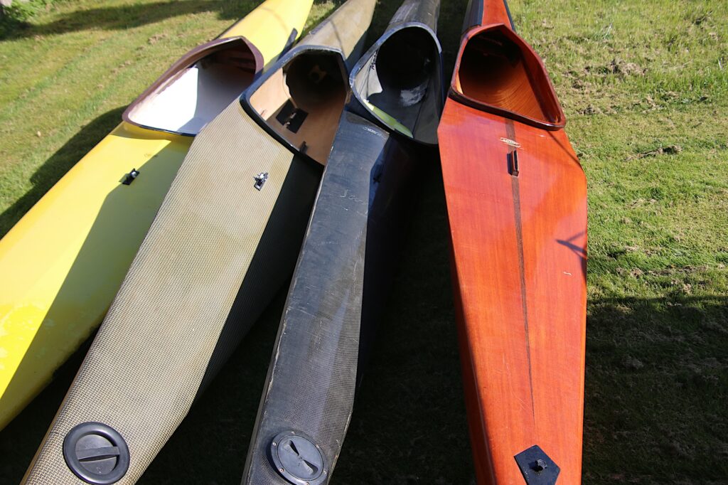 Fire kajakker i forskellige materialer