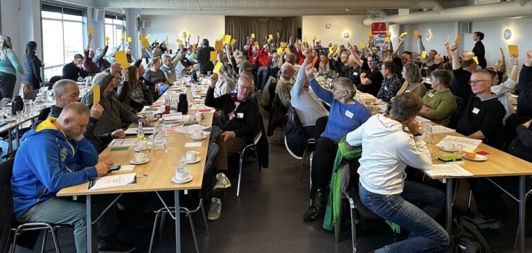 Årsmøde 25 kig ud over alle deltagerne