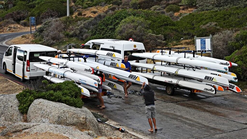 Millers Taxi ved Fish Hoeks med endnu en ladning surfski