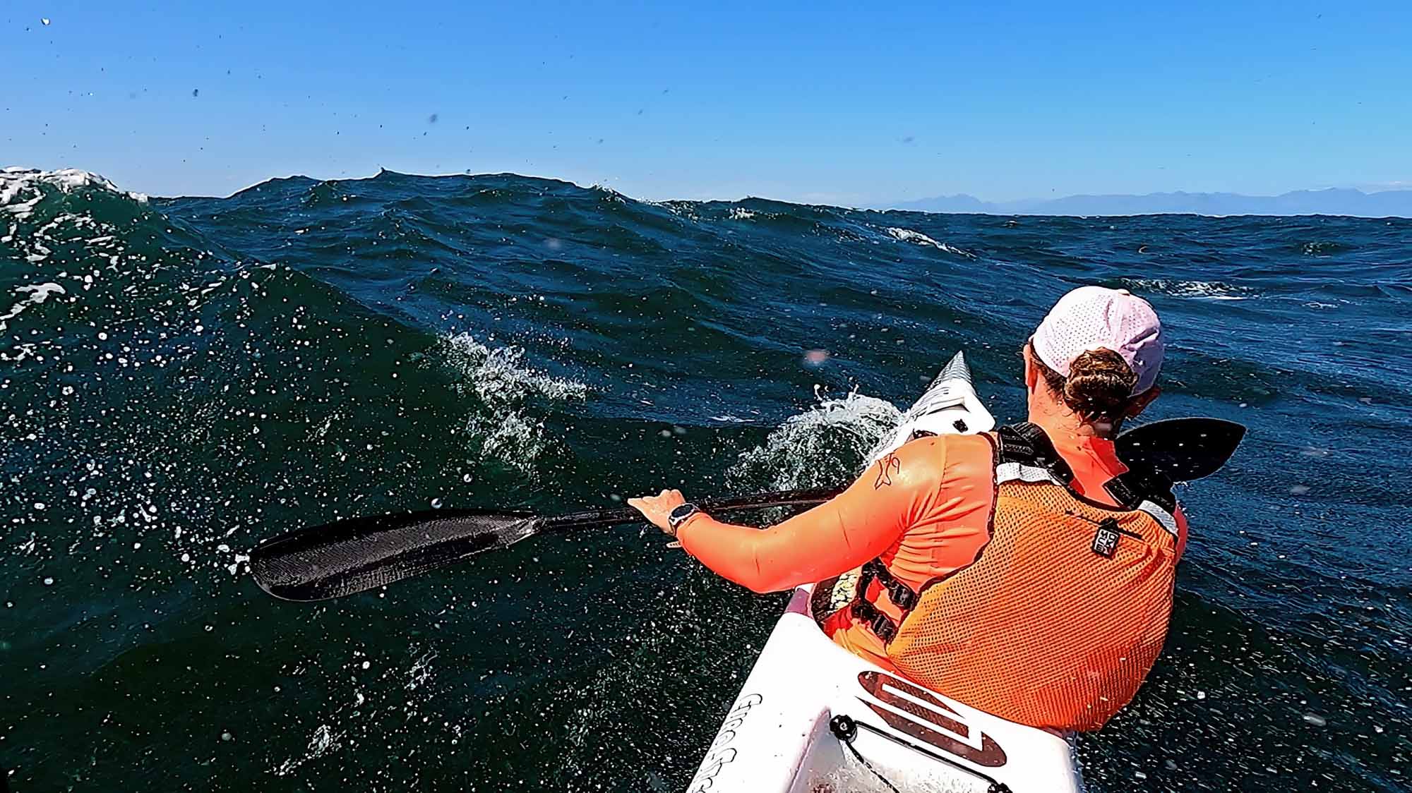 Surfski roer i høje bølger