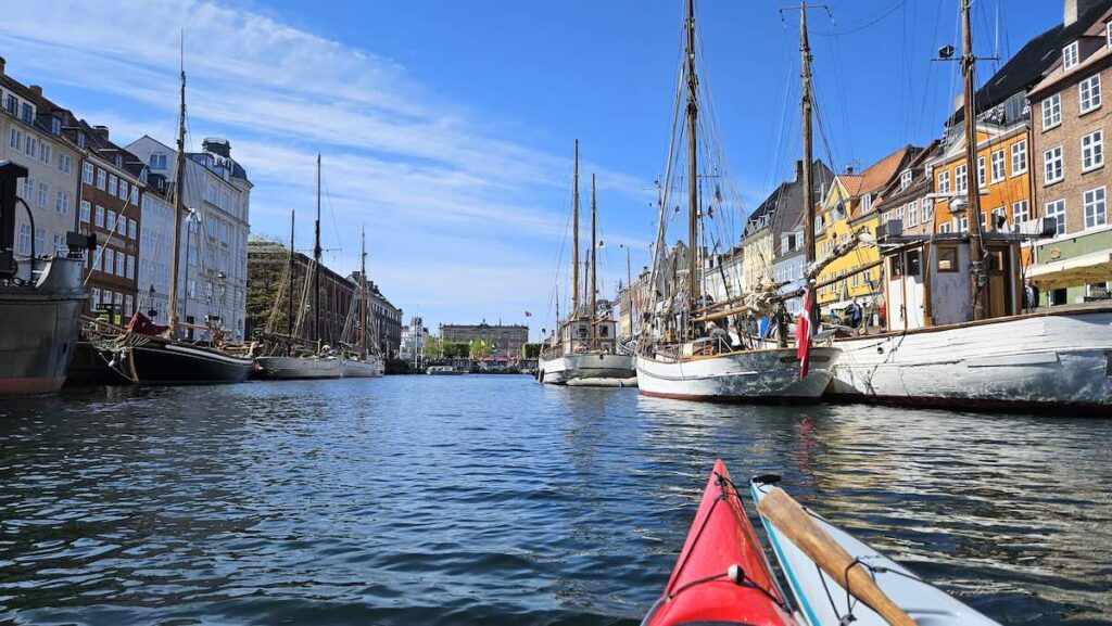 Nyhavn set kra Københavns Kanal